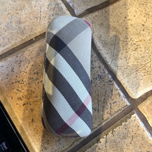Burberry hard case eyeglass case - Picture 3 of 9